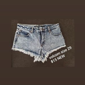 NEW!!! Volcom jean shorts🏖🏖🏖